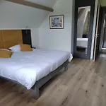 Logis Relais Saint Michel Hotel Villegusien-le-Lac