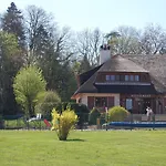 Hotel Logis Relais Saint Michel Villegusien-le-Lac