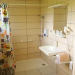 Hotel Logis Relais Saint Michel Villegusien-le-Lac