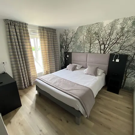 Отель Relais Saint Michel Villegusien-le-Lac