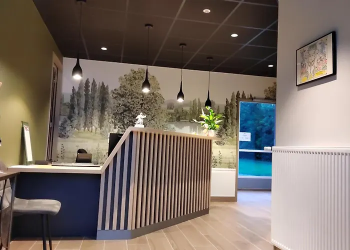 Relais Saint Michel מלון Villegusien-le-Lac