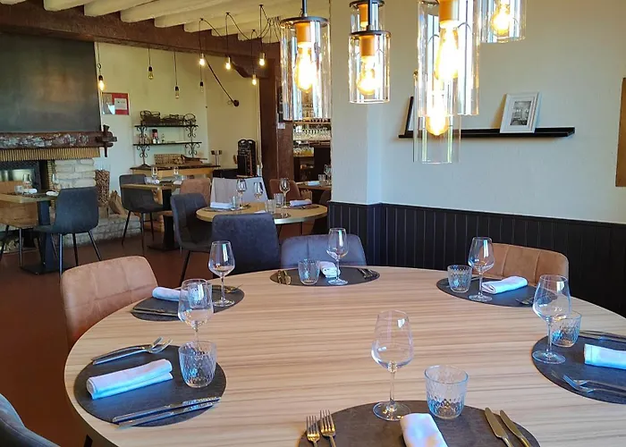 Relais Saint Michel מלון Villegusien-le-Lac